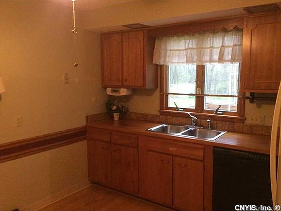 5th image of 304 Longmeadow Dr