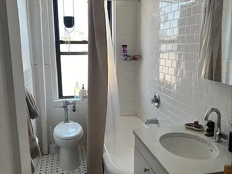 467 C P West 15D #15D — Photo 13