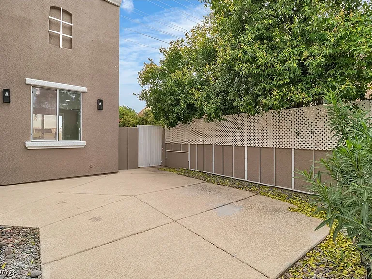 1712 Estrella St — Photo 4