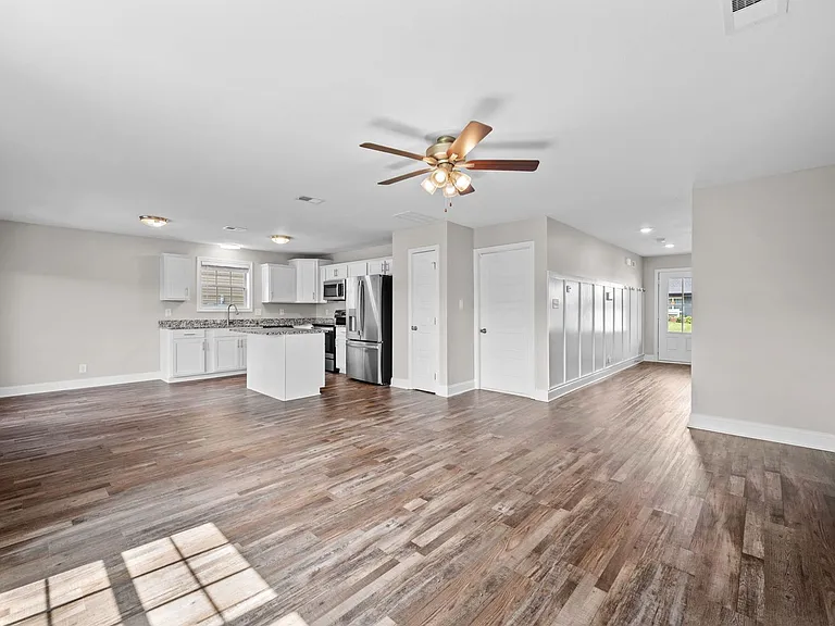 839 Lillian Grace Dr — Photo 6