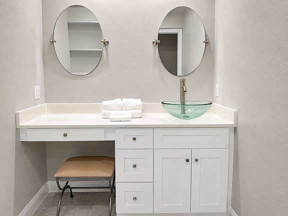 4th image of 6425 Southpoint Dr #1