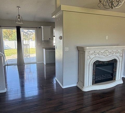4th image of 1619 N Holiday Ln