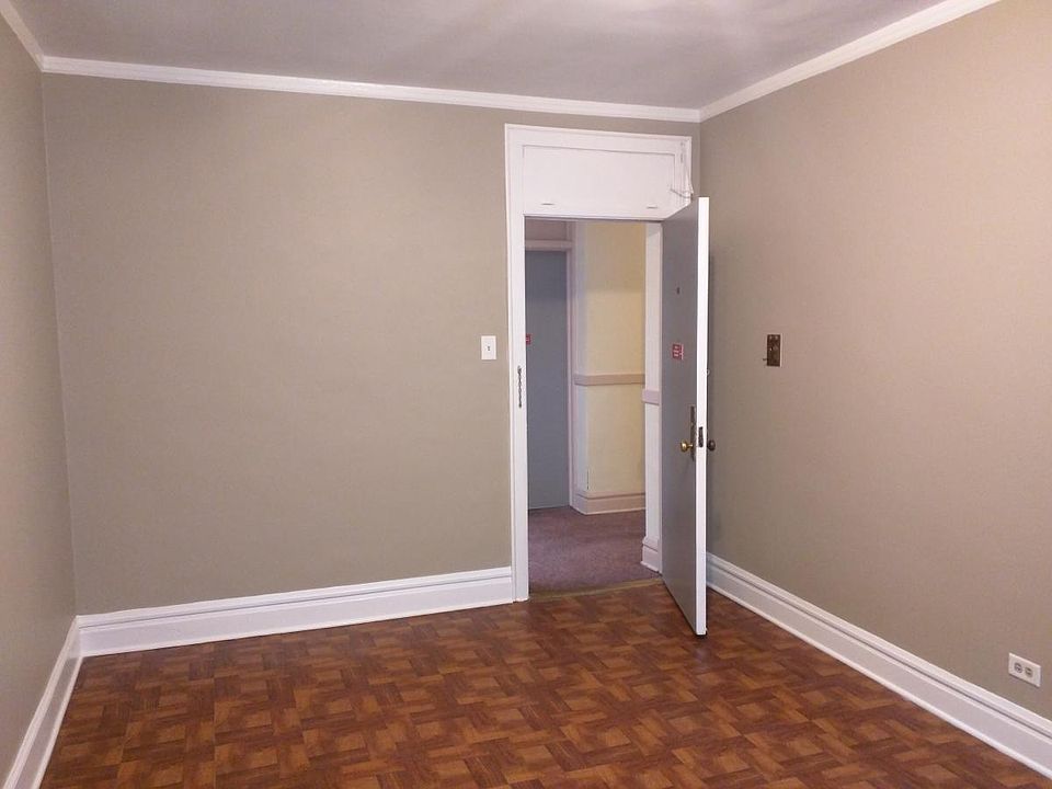 Main Room, Entry