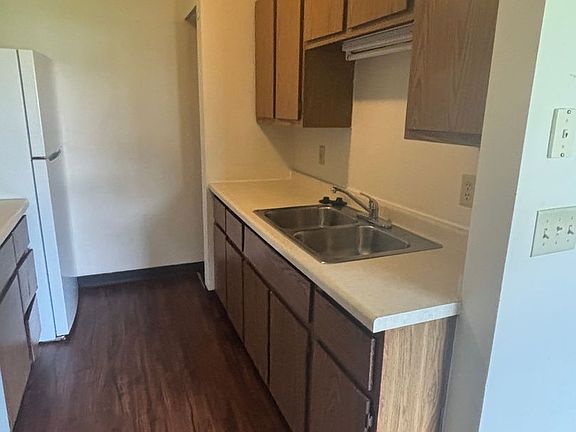 3rd image of 712 Franklin St #4
