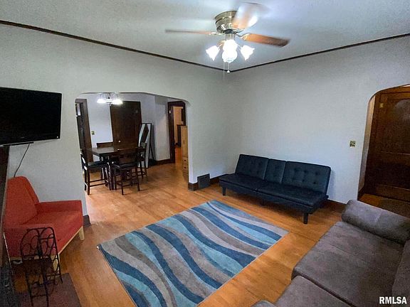 5th image of 3018 Davenport Ave