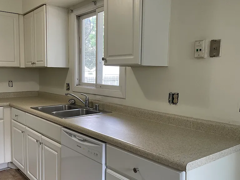 6214 Raymond Rd — Photo 10