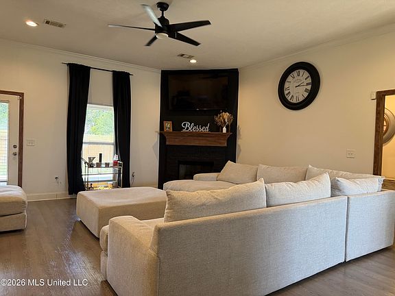 2nd image of 1213 Westfield Dr