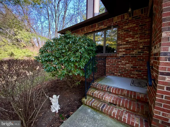 15 Cromwell Ct, Ewing, NJ 08628