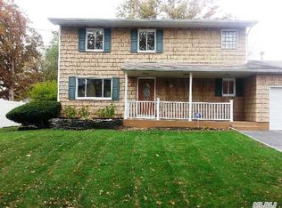 6 Balfour Path, Holbrook, NY 11741