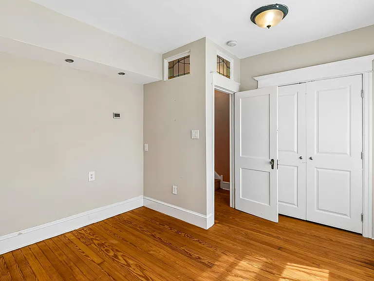 527 S 7th St — Photo 14