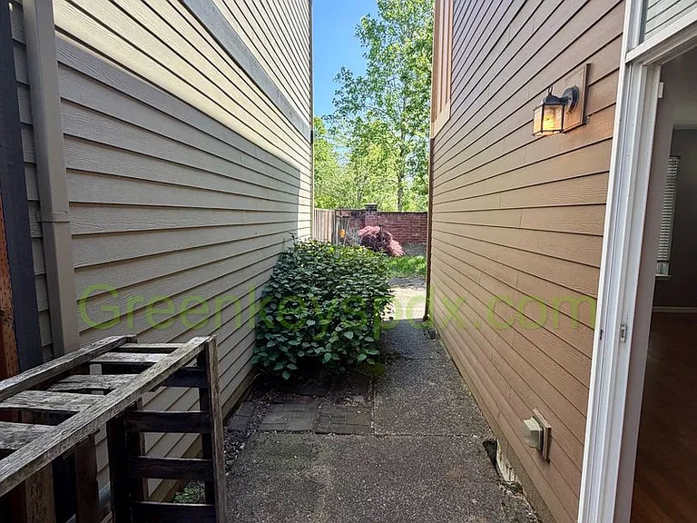 936 SE Elina Ave — Photo 27
