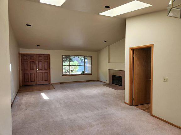 3rd image of 5833 108th Ave NE