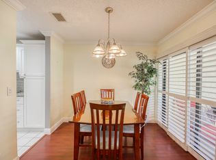 10 Lexington Ln E APT B, Palm Beach Gardens, FL 33418