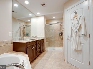 10413 Whitehead St, Fairfax, VA 22030
