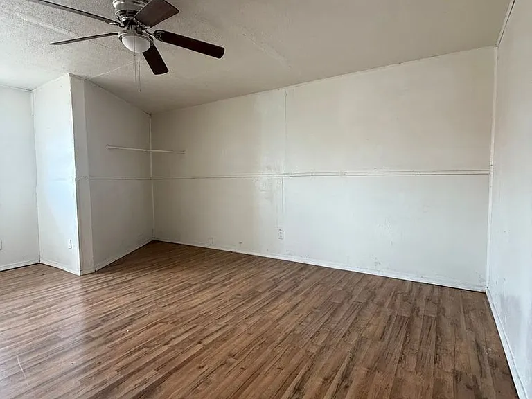 613 W Avenue Gln #D — Photo 8