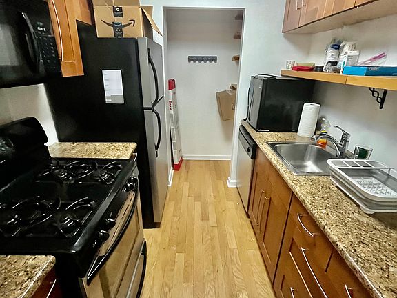 2nd image of 224 E 52nd St APT 1