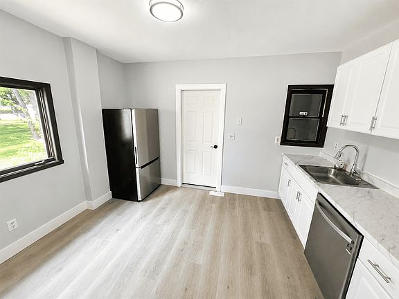 4th image of 249 Lexington Ave #249