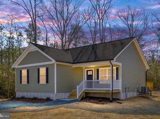 142 Poplar Ln, Colonial Beach, VA 22443