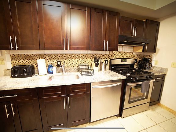 4th image of 114 Erie St APT 2