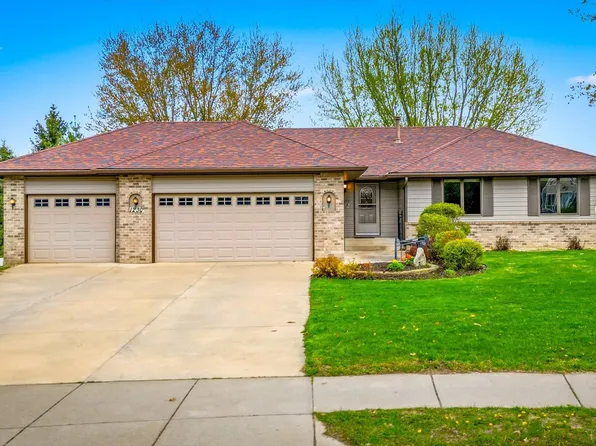 1230 Eagle Ridge Trl, Stillwater, MN 55082