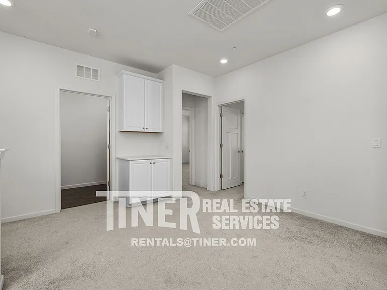 8082 Avanti Dr — Photo 27