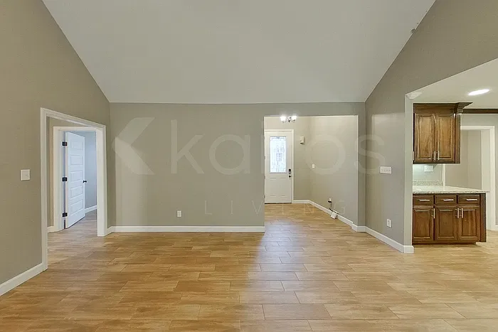 3 bed, 2.0 bath, 1800 sqft, $1,925 — Photo 3