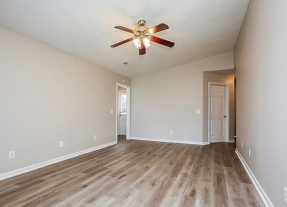 2nd image of 927 Sky Valley Trl