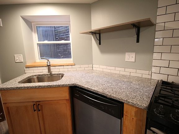 4th image of 4847 N Washtenaw Ave #G