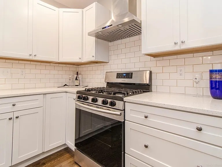 718 Main St #718 — Photo 10