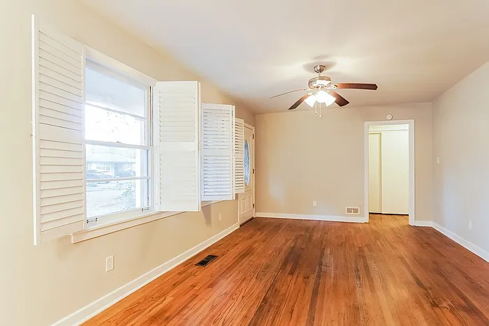3 bed, 1.5 bath, 1110 sqft, $1,695 — Photo 4