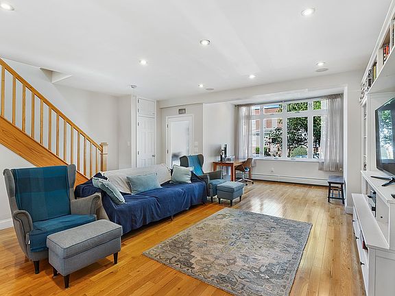 4th image of 2337 36th St