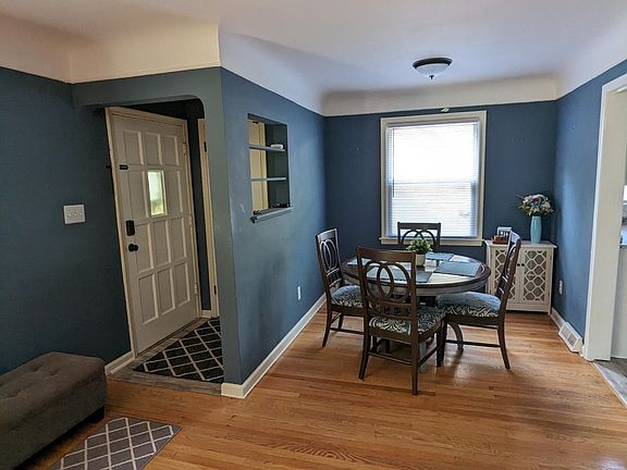 Dining room could accommodate a large table.