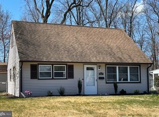 1069 Fireside Ave, Ewing, NJ 08618