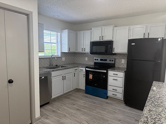 4th image of 1119 College St