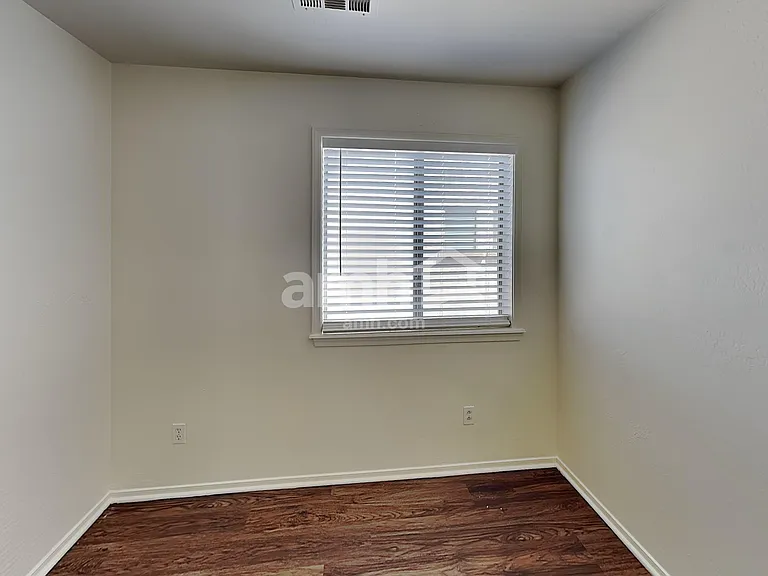 2919 S 71st Dr — Photo 19
