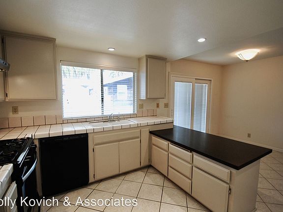 3rd image of 320 1/2 Prospect Ave