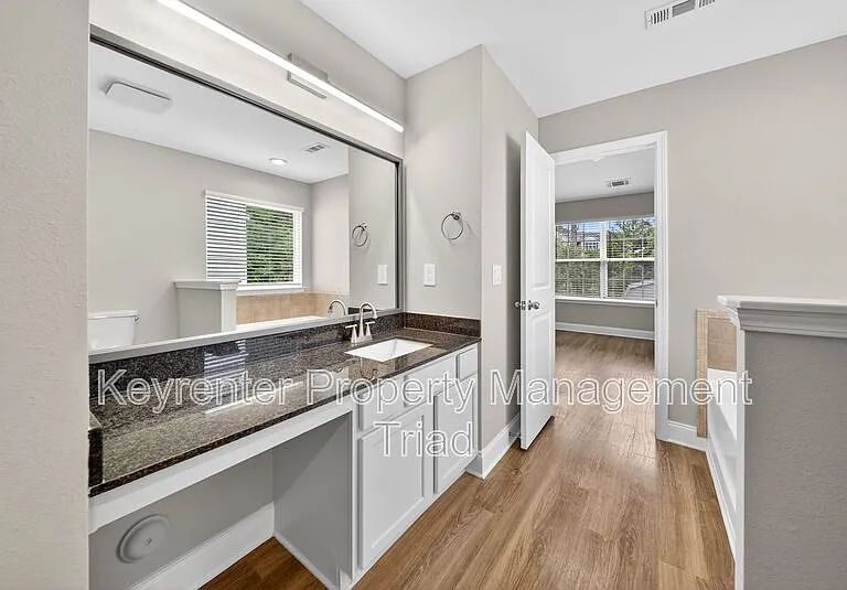 1153 Hawick Dr — Photo 36