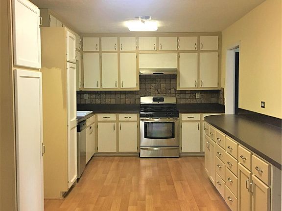 4th image of 3299 Oak Dr