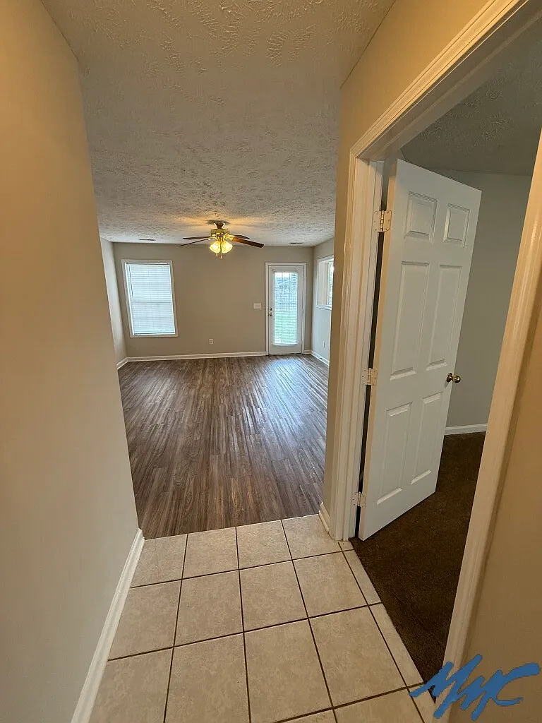 3 bed, 2.0 bath, 1032 sqft, $1,895 — Photo 3
