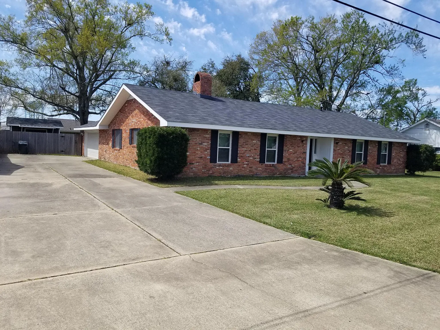 3 bed, 2364 sqft, $1,900 — Photo 3