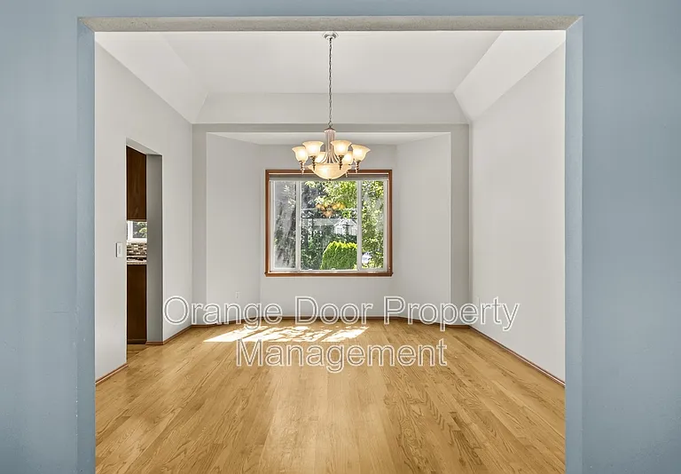5204 Ridge Dr NE — Photo 11