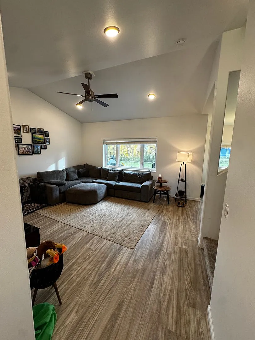 3 bedroom home in North Pole / 2 car garage / On city water — Photo 4
