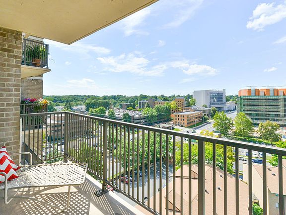 3rd image of 118 Monroe St #11