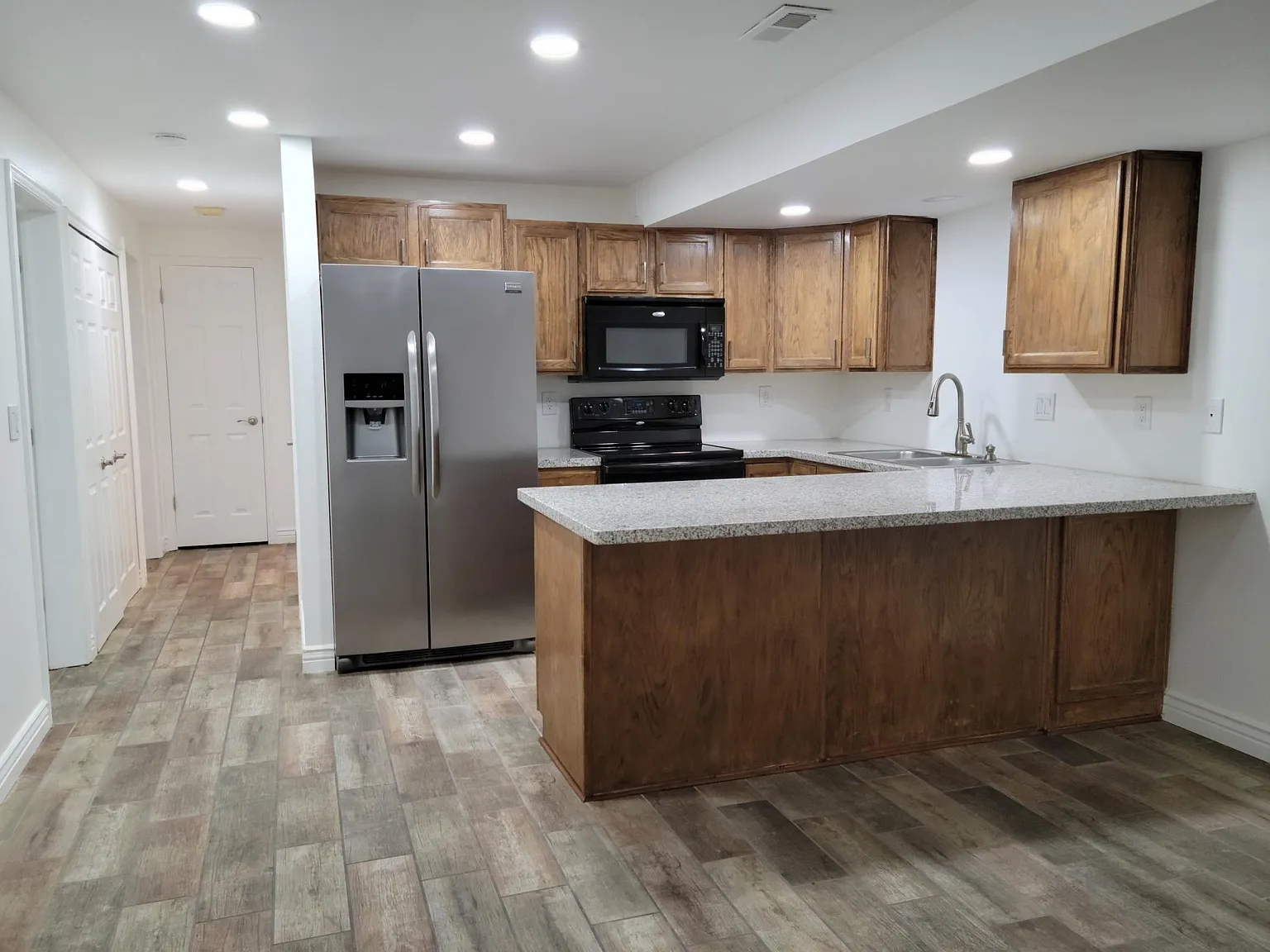 3 bed, 1120 sqft, $1,699 — Photo 3