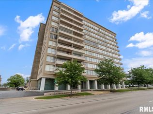 718 S 7th St APT 300, Springfield, IL 62703
