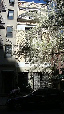 Rented by Dab Hold Corp | media 18