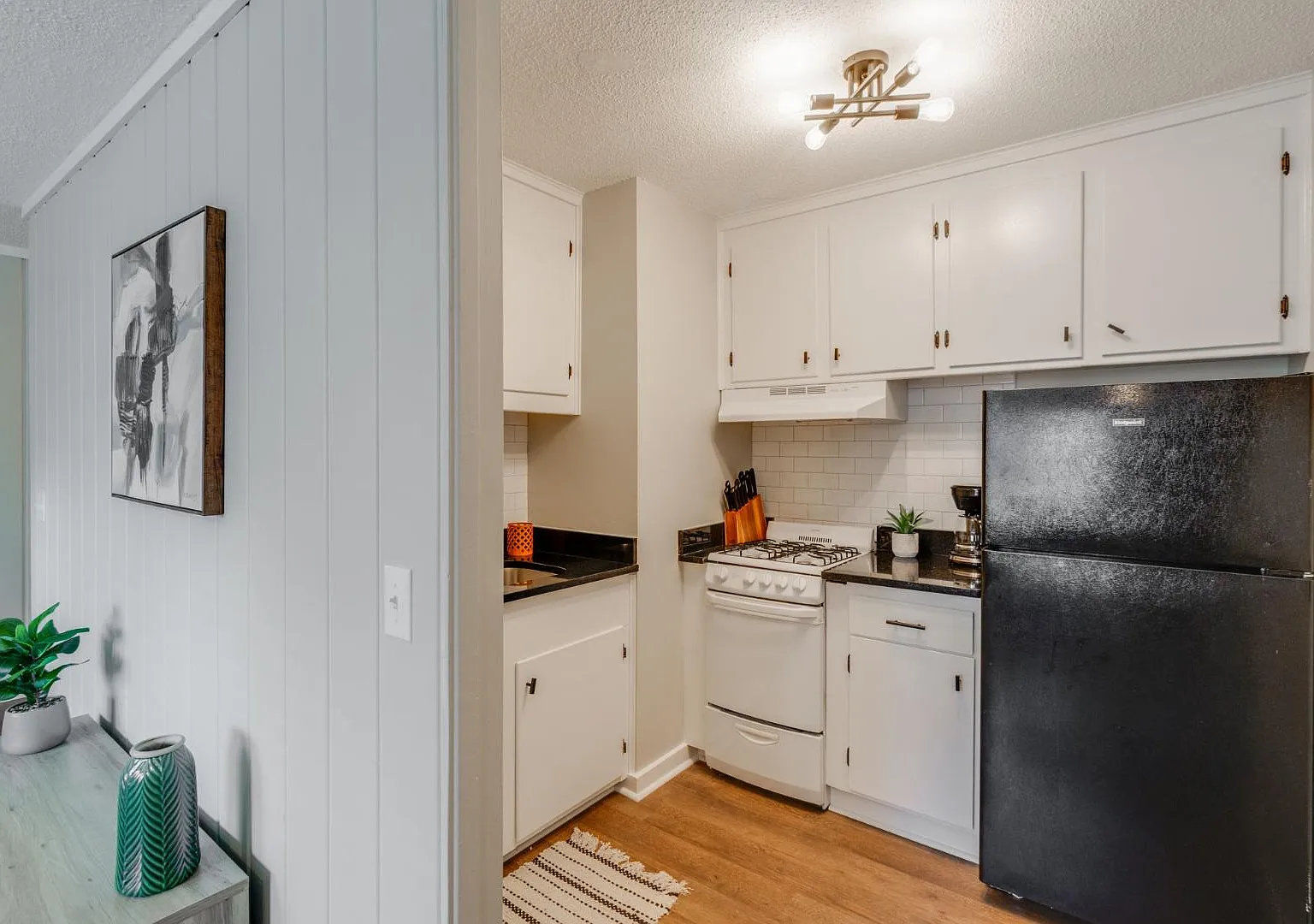 2742 Montgomery Ave - 2742 Montgomery Ave — Photo 3