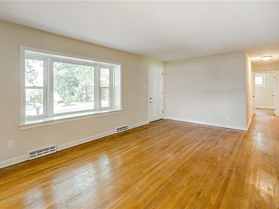 5th image of 8710 Woodlake Dr