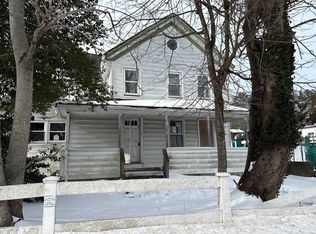 16 Canoe Place Rd, Hampton Bays, NY 11946