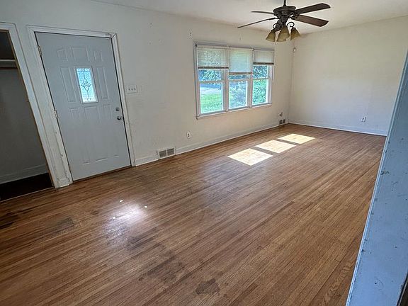 2nd image of 3625 Summit St